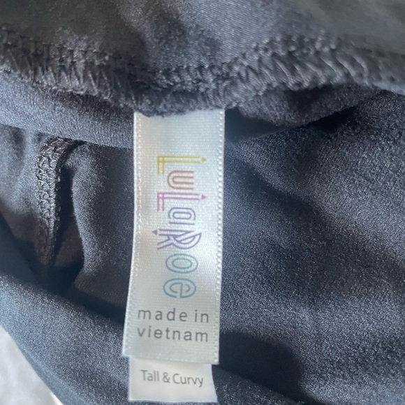 LuLaRoe Tall and Curvy Women's Black Leggings - Picture 8 of 9